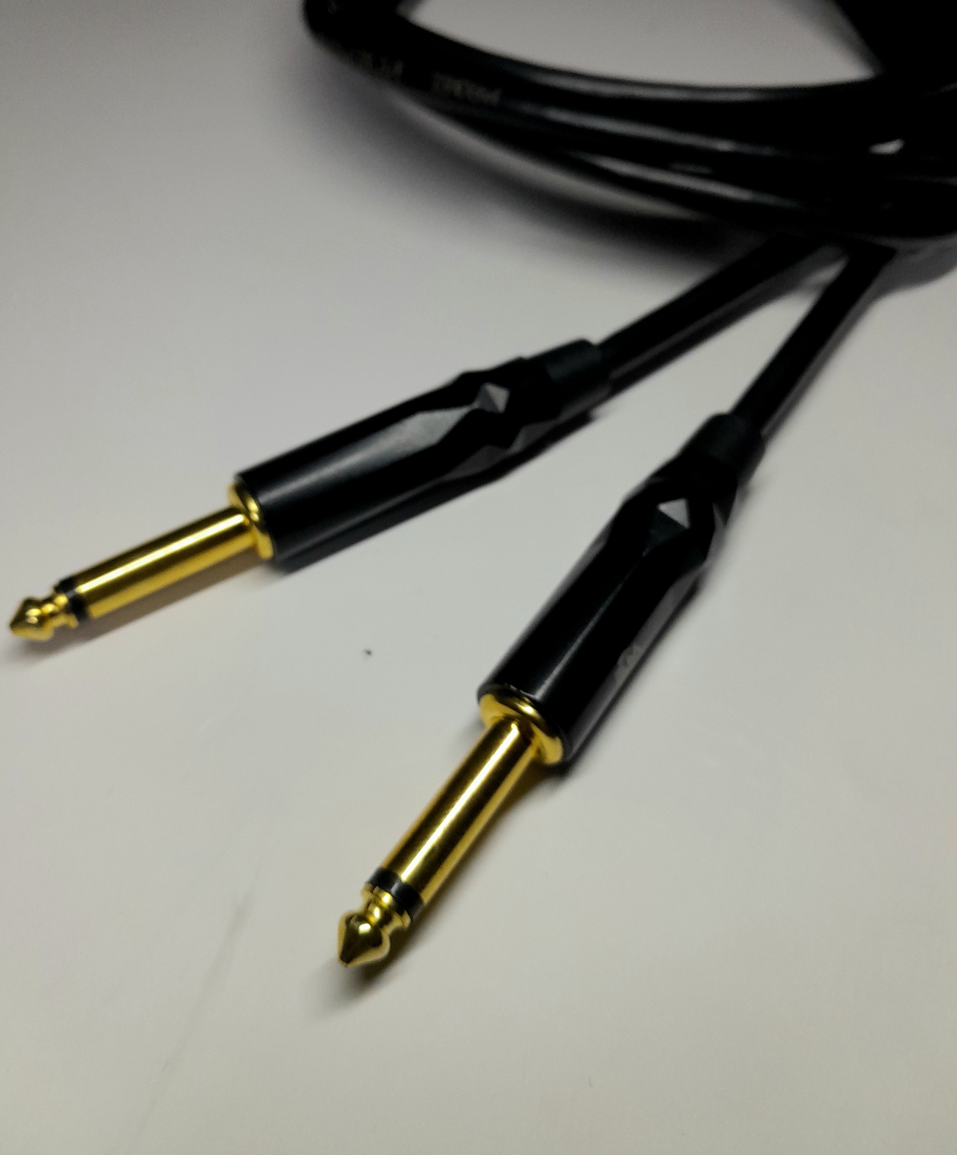 Hertz black metal cable 3mکابل Black metal ۳ متری هرتز