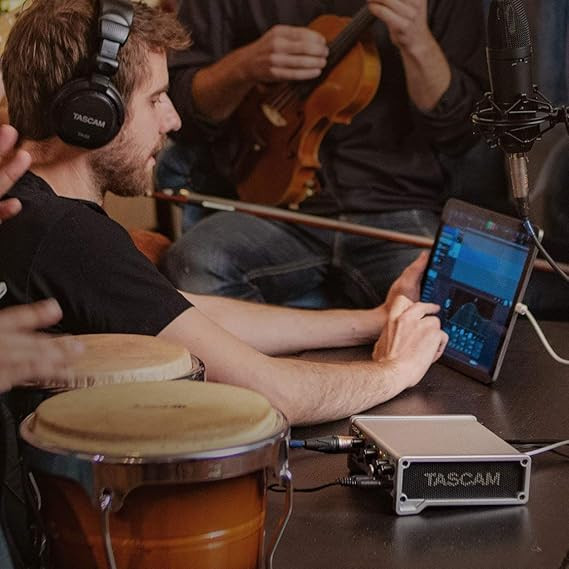 Tascam SERIES 102i 10 IN/2 OUT USB Audio Interface with MIDI, DAW Recording Software for Songwriting, Podcasting, Recording,Silver کارت صدا و اینترفیس tascam 102i