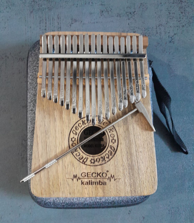 کالیمبا جکو چوب گردو همراه هاردکیسKalimba Gecko walnut