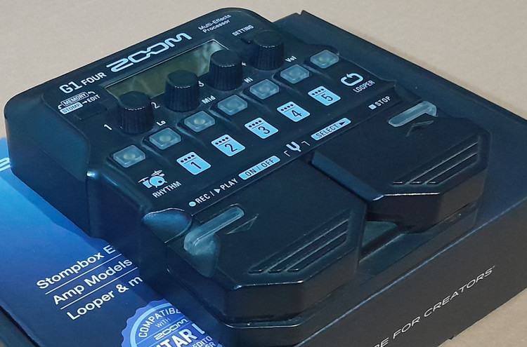 افکت زوم Zoom g1four استوکZoom g1four guitar effect
