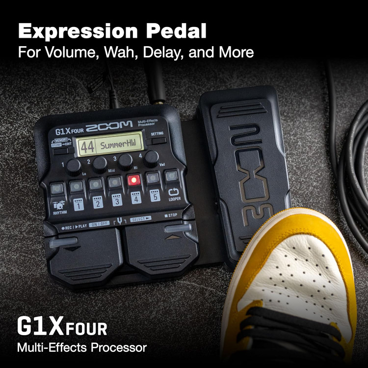 مولتی افکت زوم zoom g1four پدال دار استوک